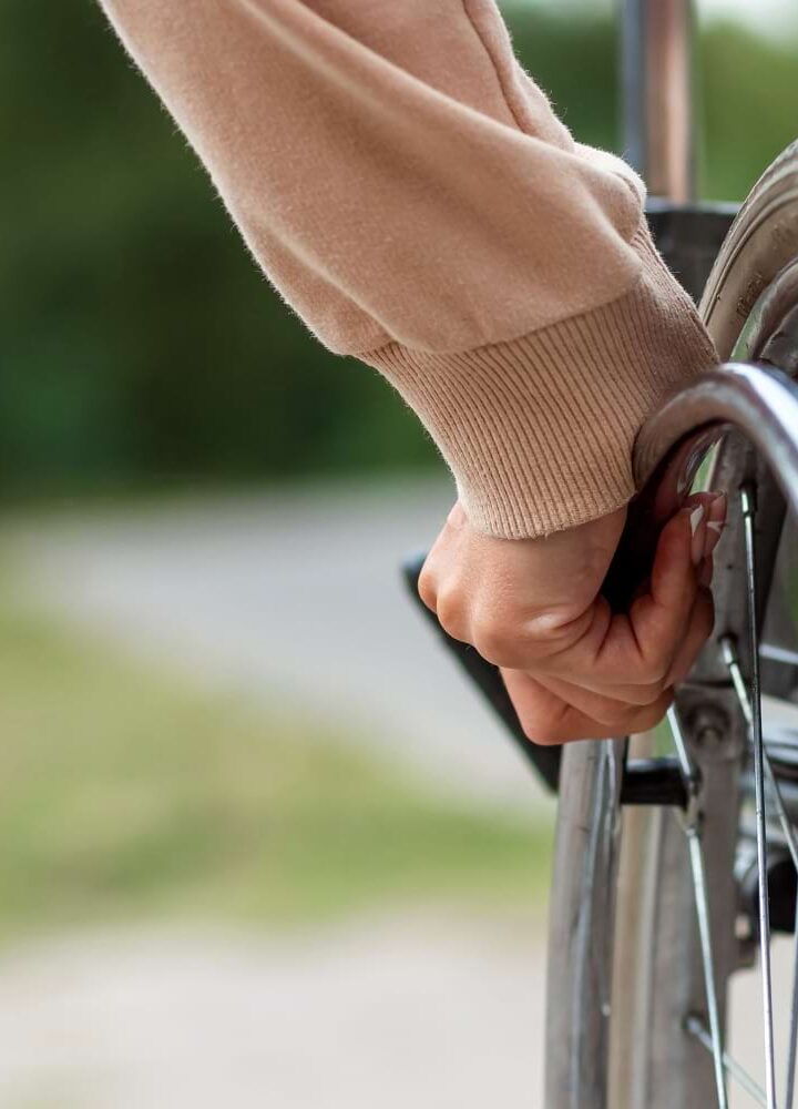 Wózki inwalidzkie – klucz do niezależności i komfortu pacjenta